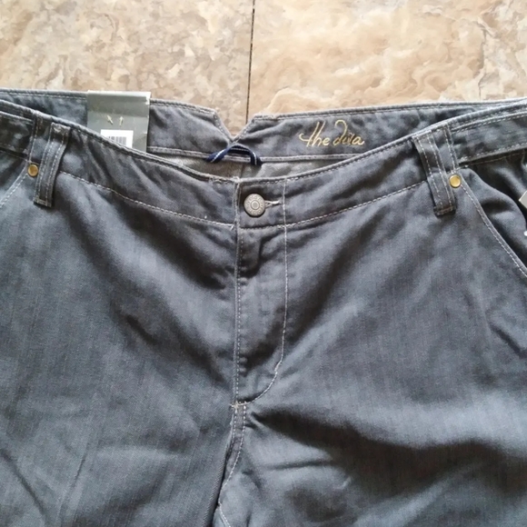 Old Navy The Diva Lowest Rise Skinny jeans, size 14 Regular - Picture 2 of 8